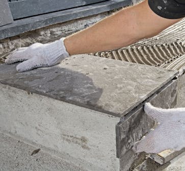 Klinker trappa: Lägg ner plattorna i kakelfixet Klinker trappa: Lägg ner plattorna i kakelfixet